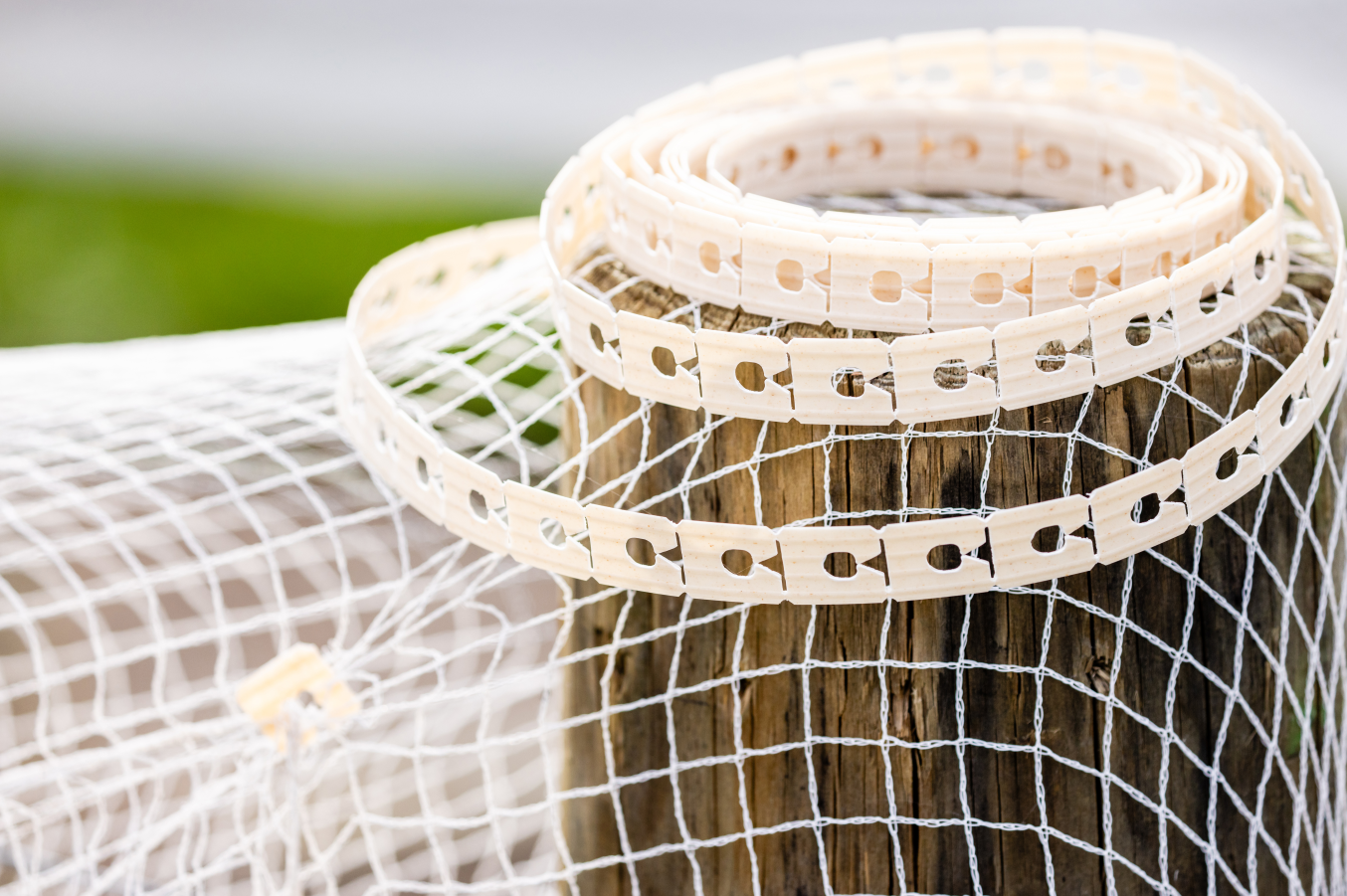 
                  
                    Vine Net Clips
                  
                